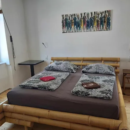 ゲストハウス Tanzanit Štúrovo