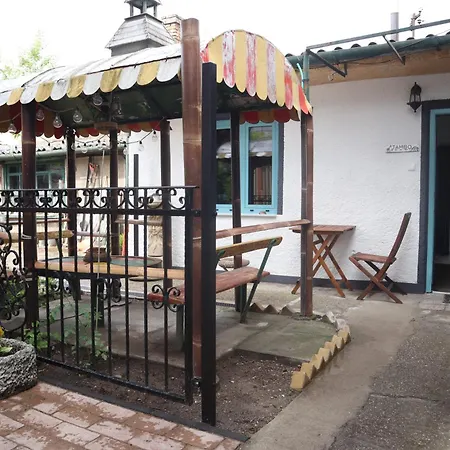 Tanzanit ゲストハウス Štúrovo